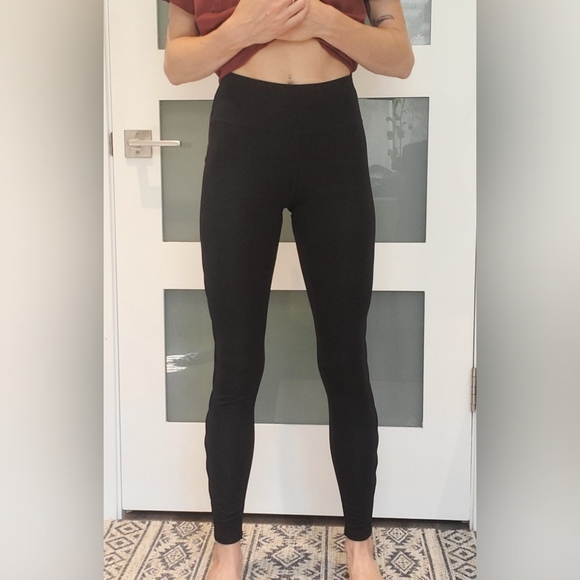 2/$20 💕 High-rise leggings w/ pockets + cutouts - Picture 5 of 5